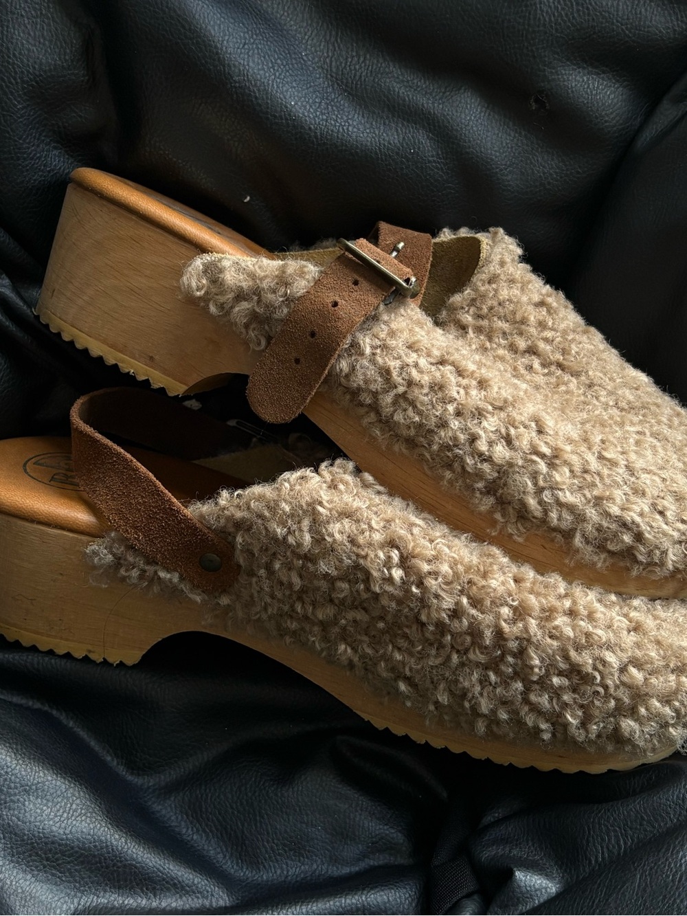B2 Sherpa clogs